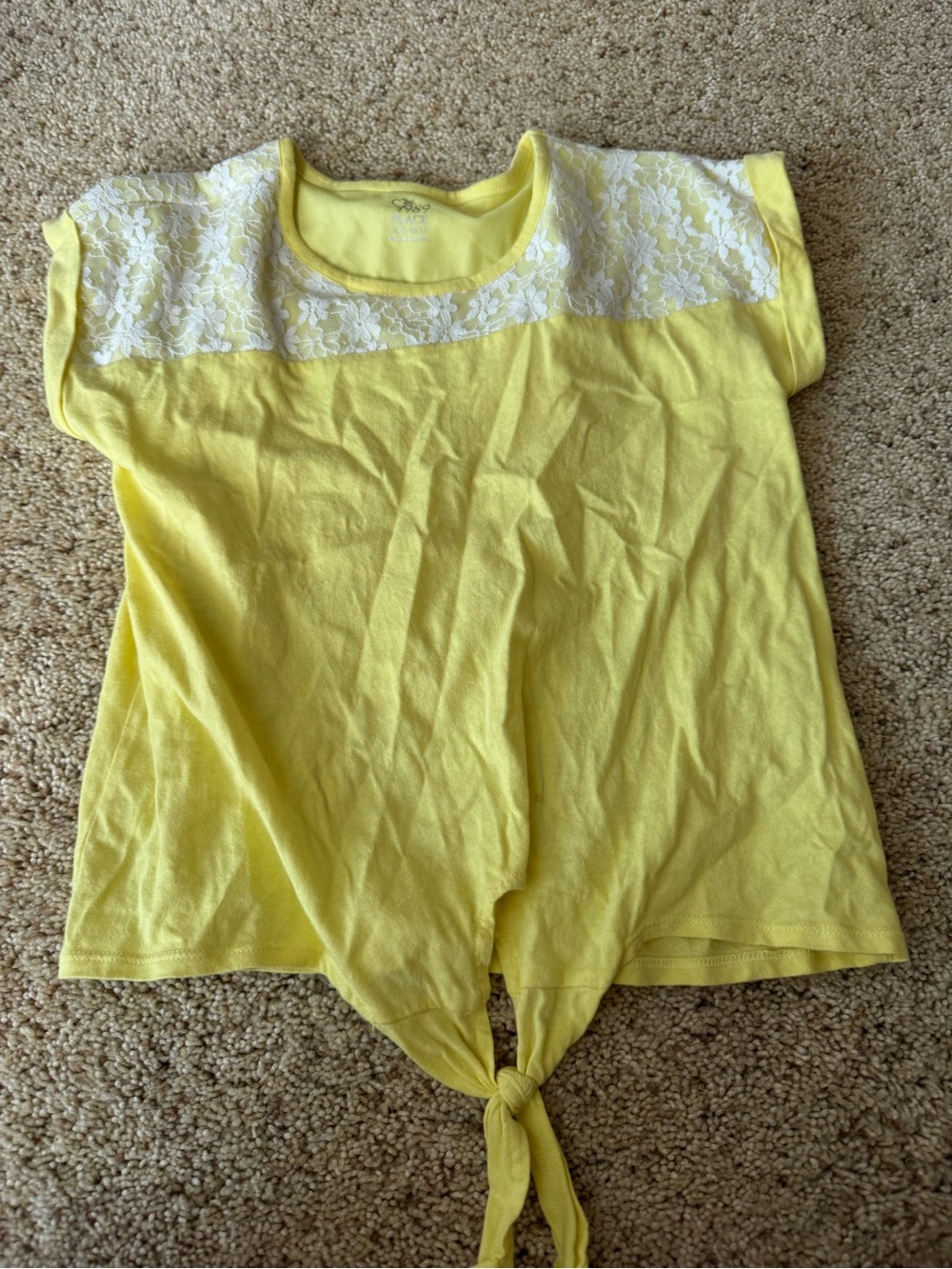 Girls yellow shirt 💛